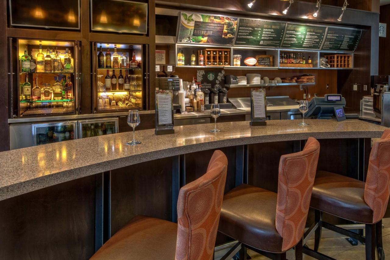 Courtyard By Marriott Hills Hotel